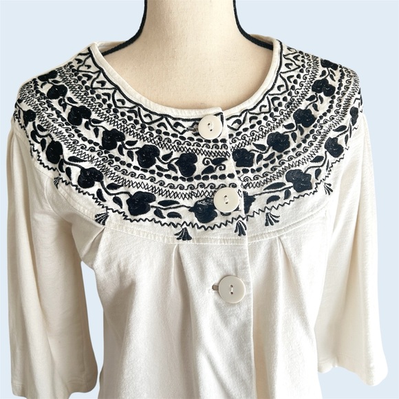 Urban Outfitters Tops - Kimchi Blue Y2K Embroidered Peasant Top • White & Blue • Size M
